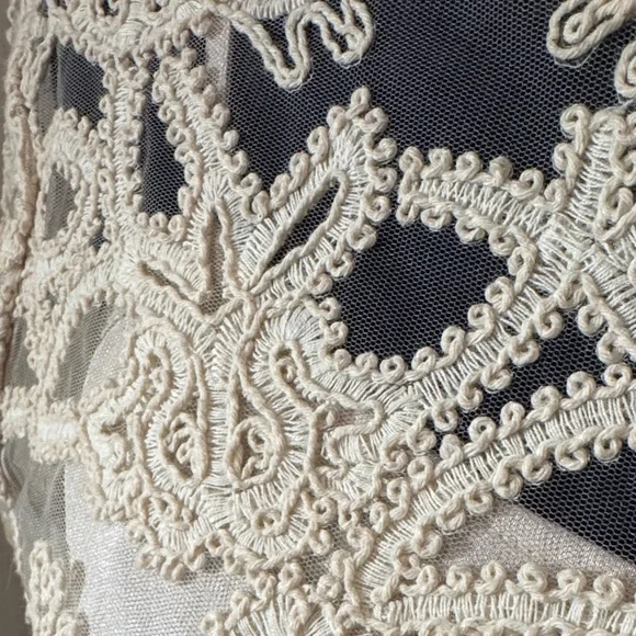 Current Air Women's Beige Lace-Trim Blouse - Picture 4 of 10